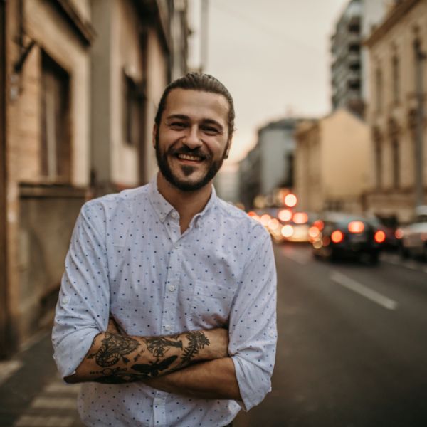 Yapay Zeka ile Sanatsal Fotoğraf Dönüştürme – Dijital Sanat Portre