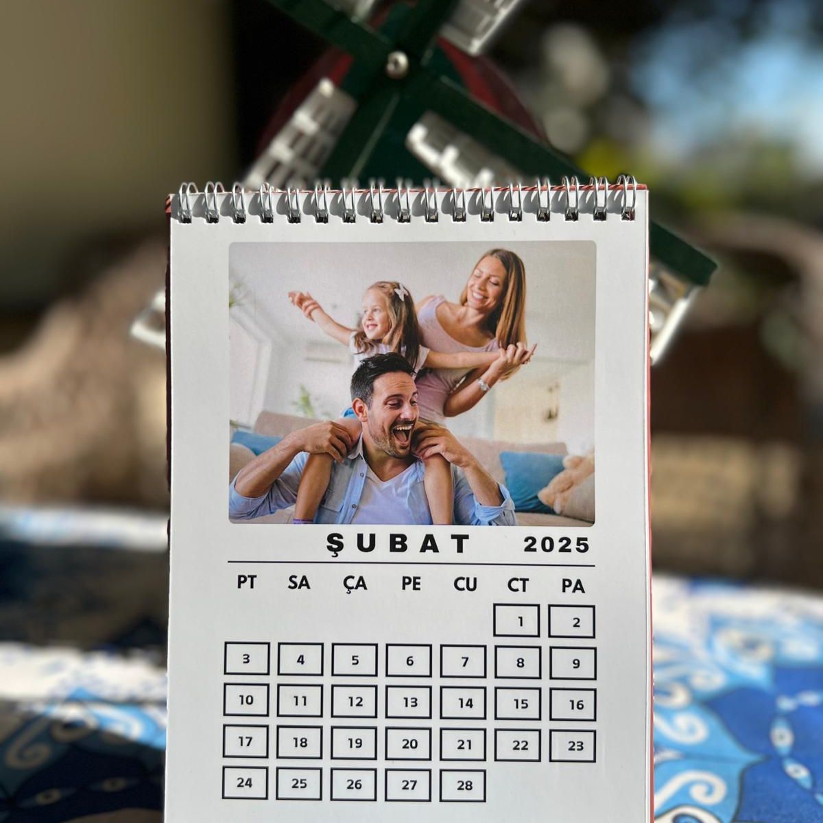 2025 Masa Takvimi – Kişiye Özel Beyaz Renk Spiral Takvim 15x21 & 21x15 - Clicksy