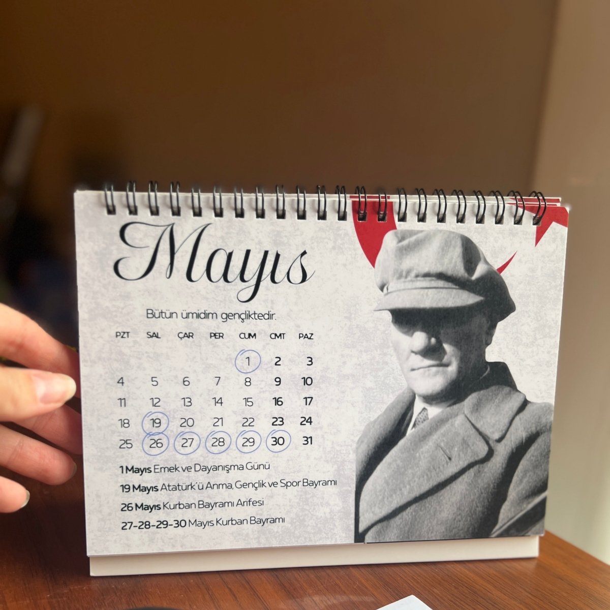 2026 Atatürk Resimleri Takvimi – Beyaz Renk Spiral Takvim 21x15 cm. Yatay - Clicksy