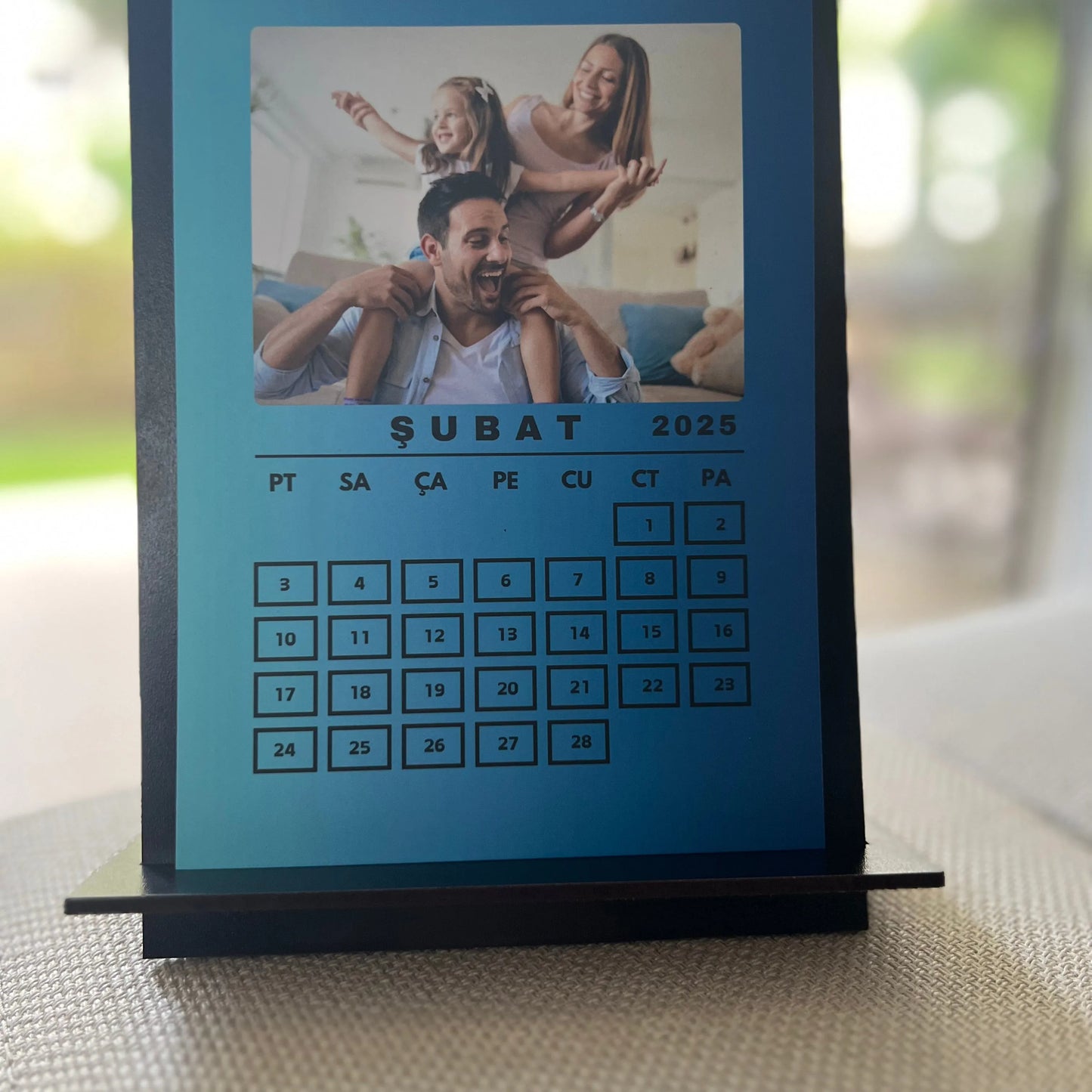 2025 Masa Takvimi – Kişiye Özel Ahşap Ayaklı