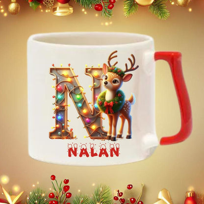 Yılbaşı Geyik Tasarımlı Harf Kupa Bardak – Kişiye Özel & Kırmızı Kulplu - Clicksy